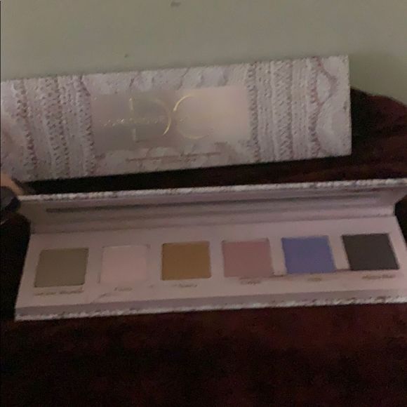 Dominique Cosmetics eyeshadow palette. Sale!!! 🤩🤩🤩🤩 - Picture 1 of 3